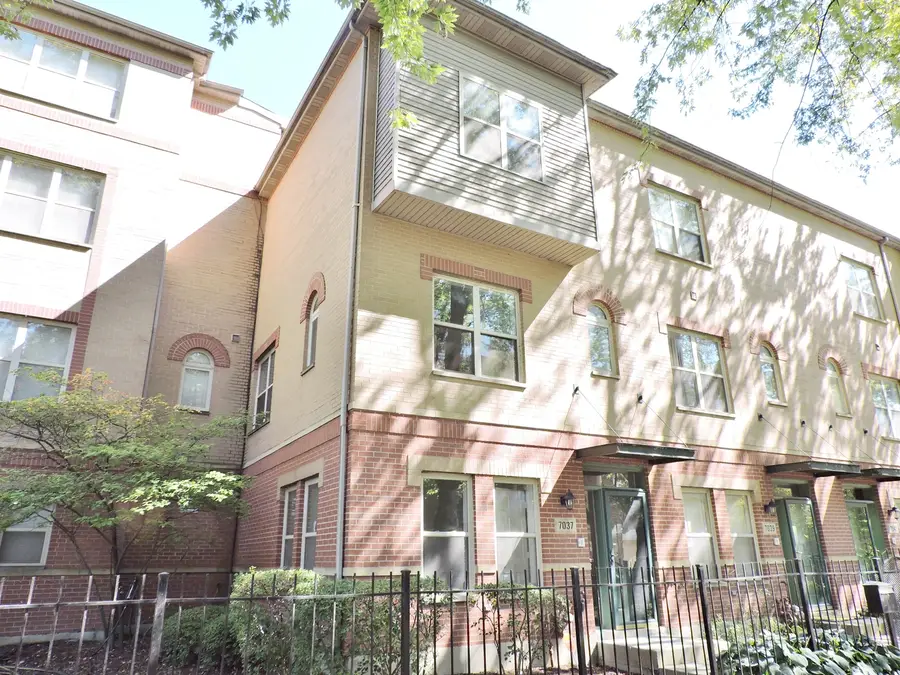 7037 S Oglesby Avenue, Chicago, IL 60649 - #2