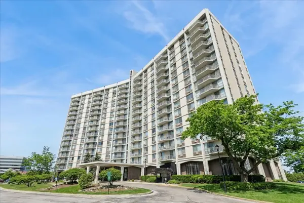 40 N Tower Road #8F, Oak Brook, IL 60523