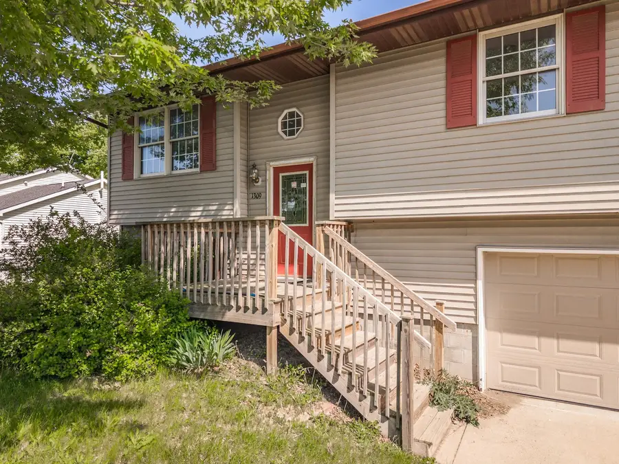 1309 W Indian Drive, Pontiac, IL 61764 - #2