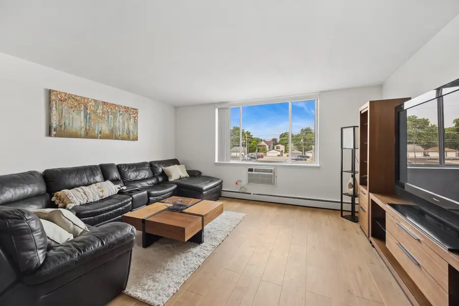 201 S Maple Avenue #106, Oak Park, IL 60302 - #2