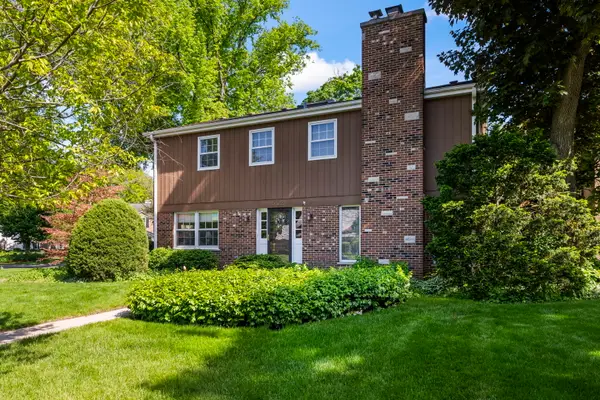 512 S Bristol Lane, Arlington Heights, IL 60005