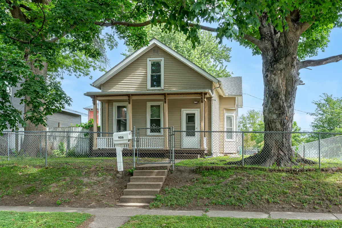 906 W 14th Street, Davenport, IA 52804 - #1