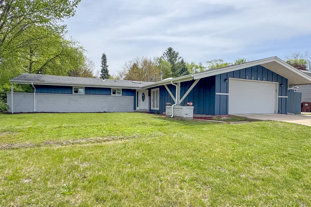 3207 Sunnyside Drive, Rockford, IL 61114 - #1