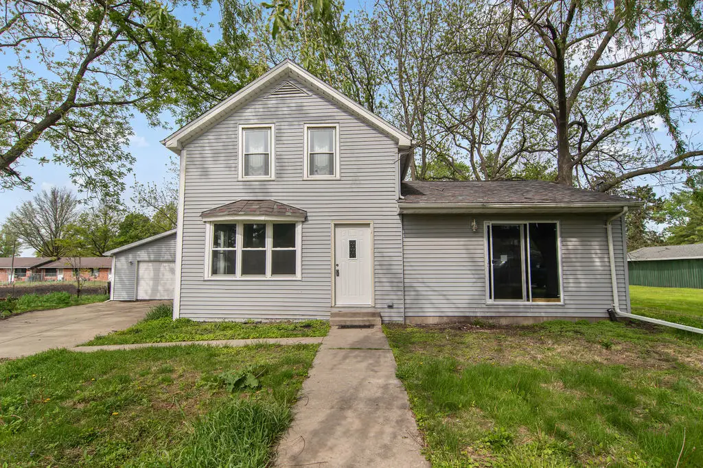 102 8th Avenue, Mendota, IL 61342 - #1