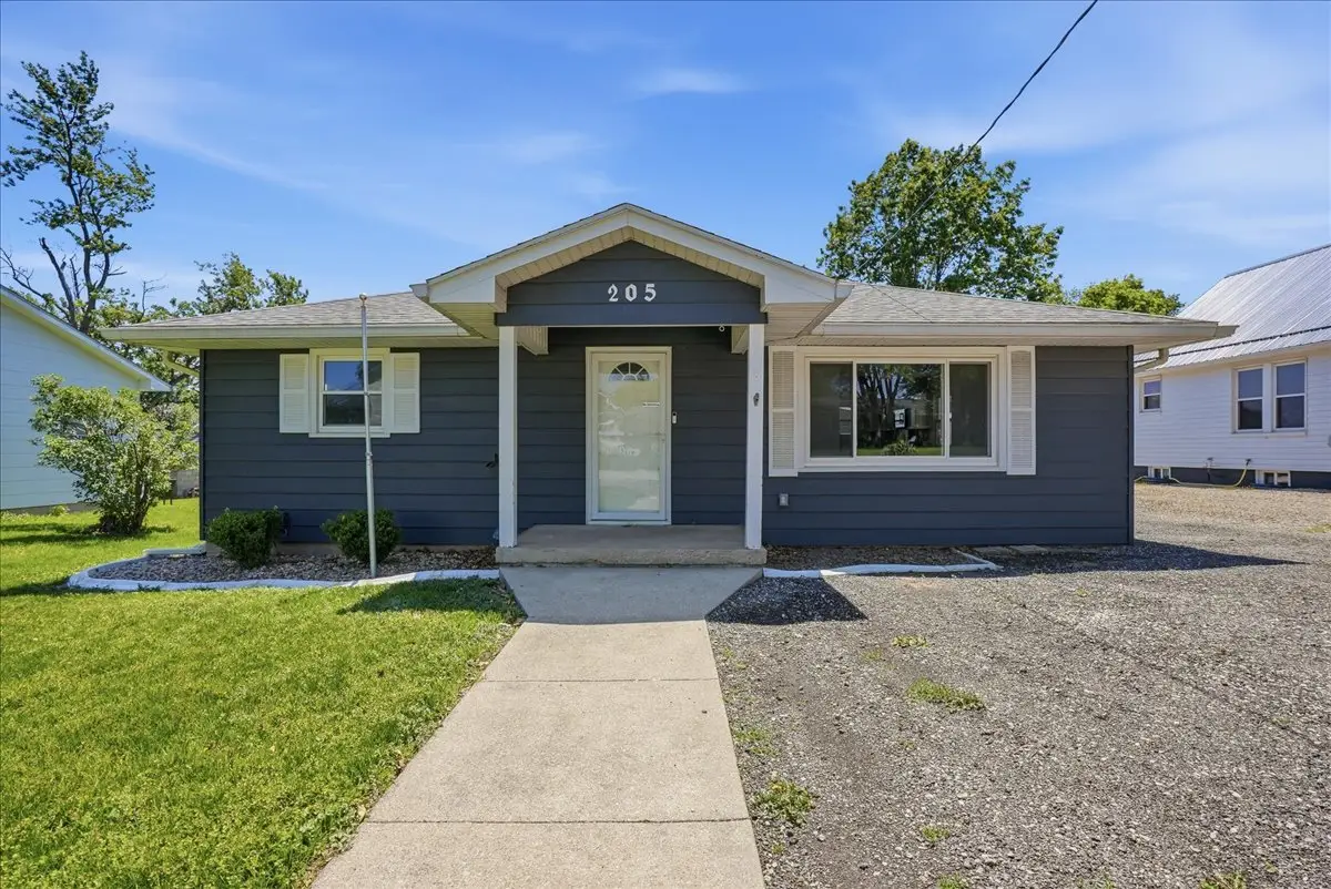 205 E Sullivan Street, Heyworth, IL 61745 - #1