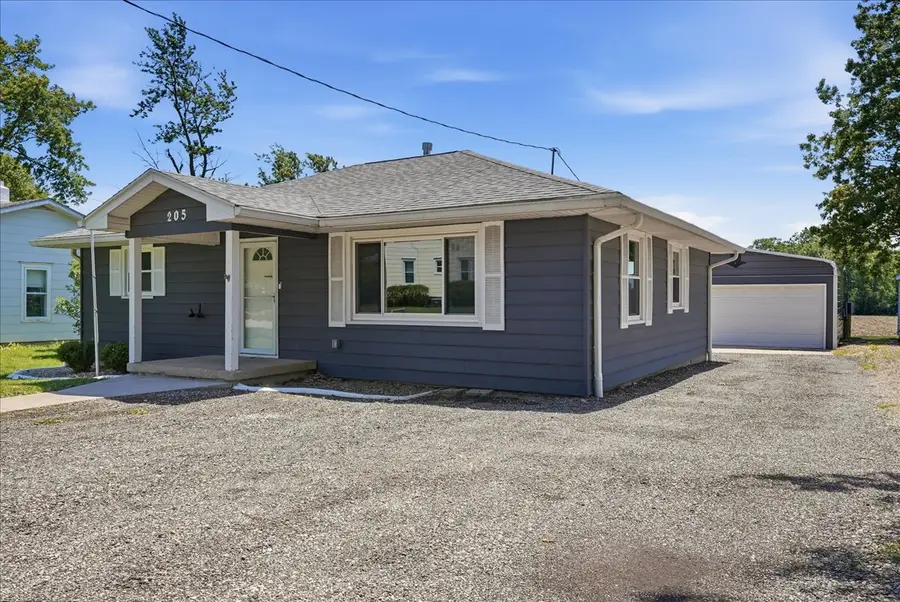 205 E Sullivan Street, Heyworth, IL 61745 - #3