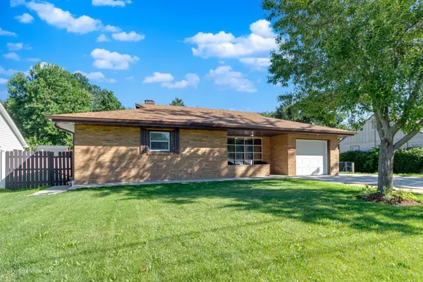 425 Douglas Street, Oswego, IL 60543