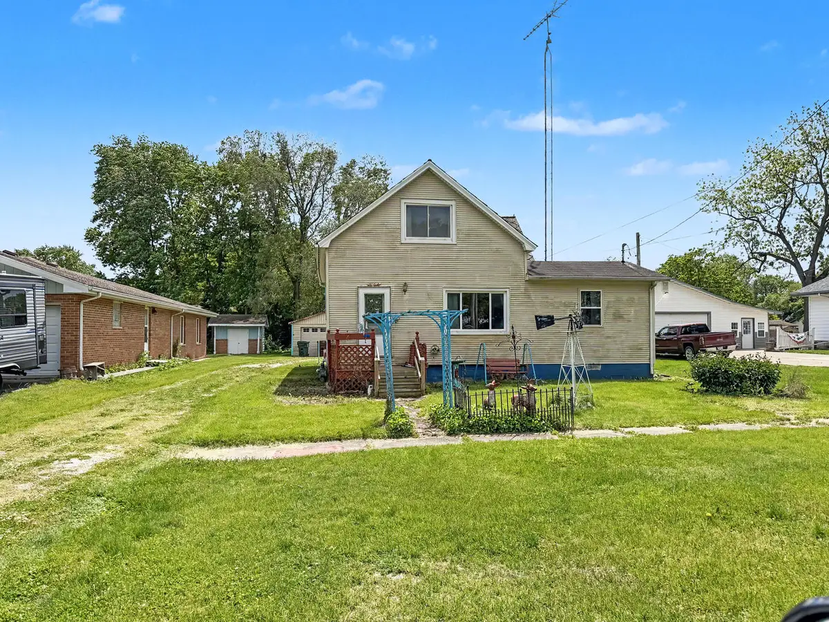 204 E Lake Street, Ashkum, IL 60911 - #1