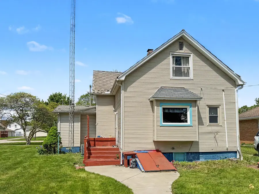 204 E Lake Street, Ashkum, IL 60911 - #2