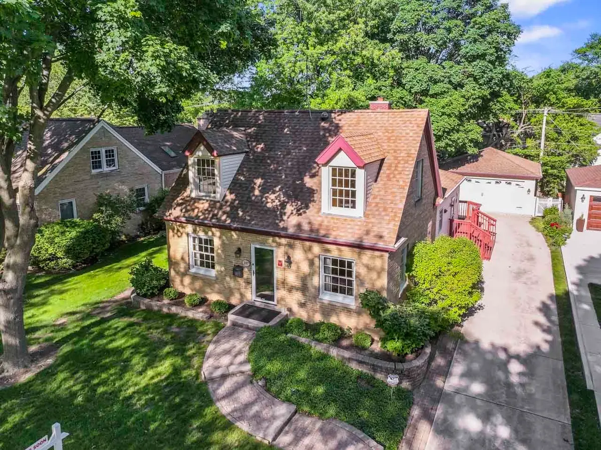 107 N Elmhurst Avenue, Mount Prospect, IL 60056 - #1