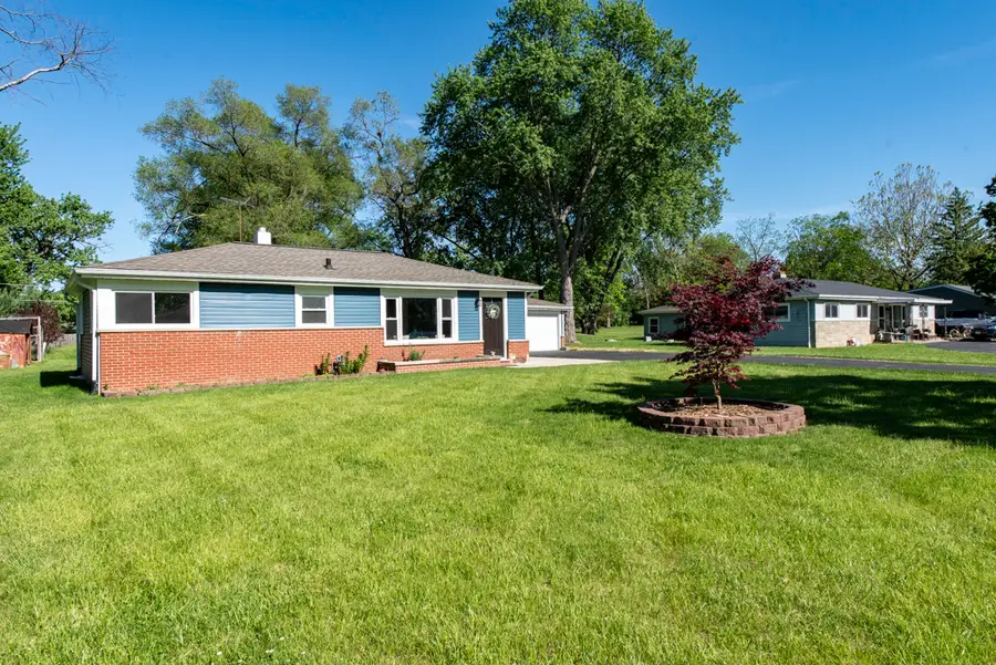 37155 N Shirley Drive, Gurnee, IL 60031 - #2