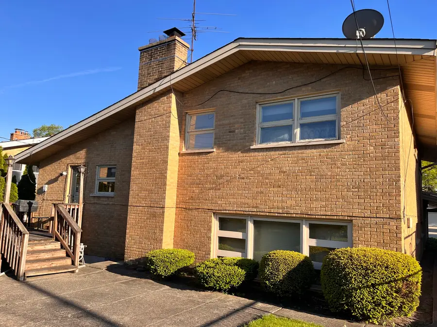 4640 W Estes Avenue, Lincolnwood, IL 60712 - #3