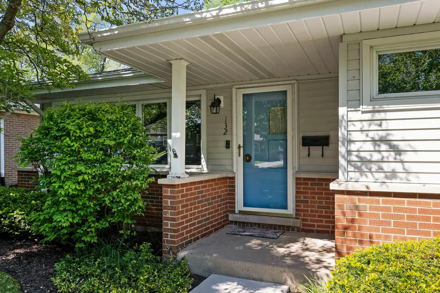 132 N Phelps Avenue, Arlington Heights, IL 60004 - #3