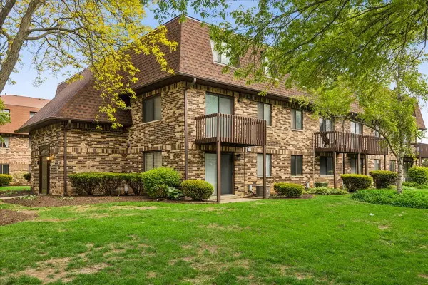 197 Uteg Street #207A, Crystal Lake, IL 60014