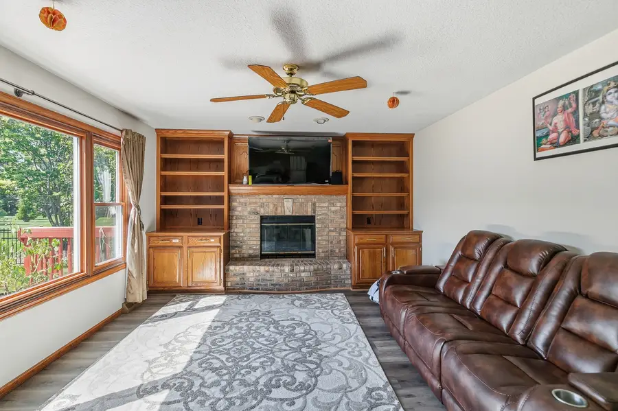 4608 Willow Wood Court, Davenport, IA 52807 - #3