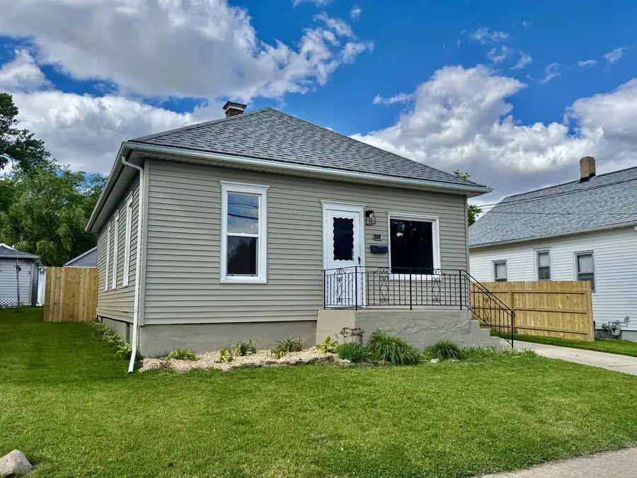 625 10th Street, Peru, IL 61354 - #2