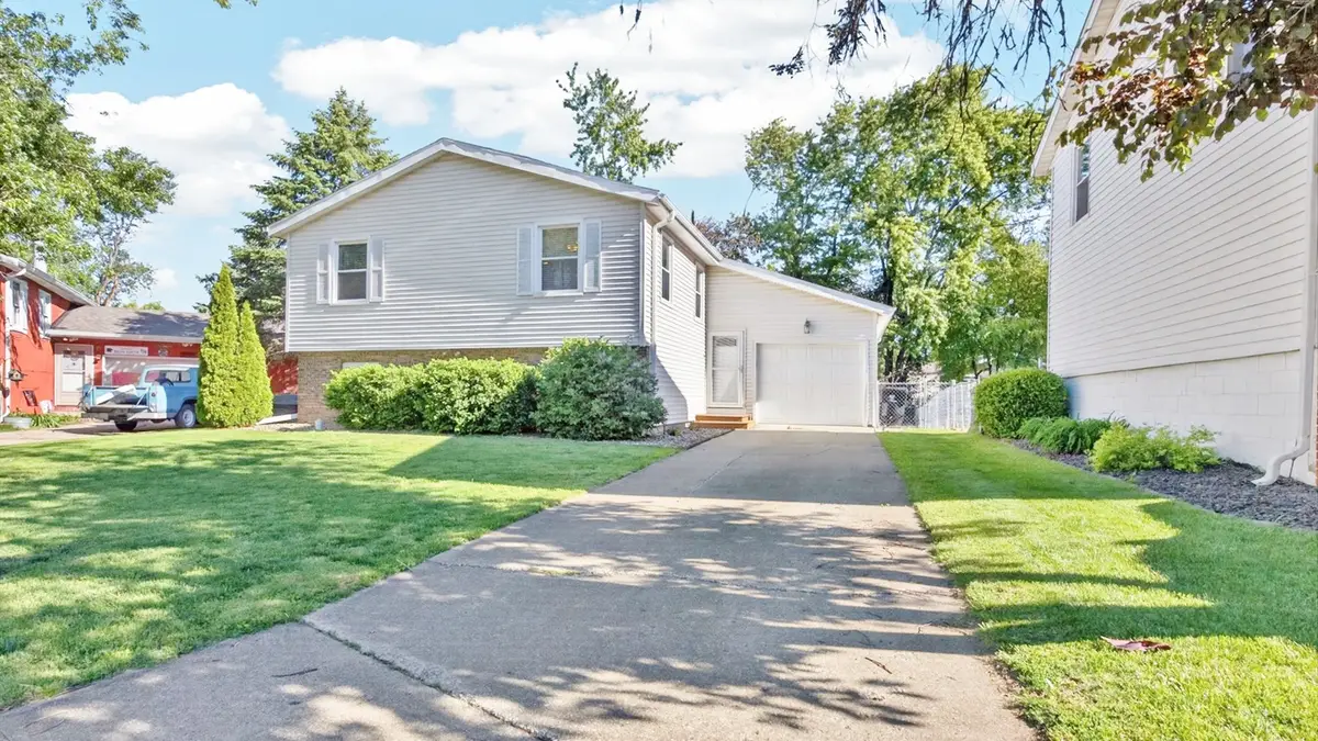 5 Siesta Court, Bloomington, IL 61704 - #1