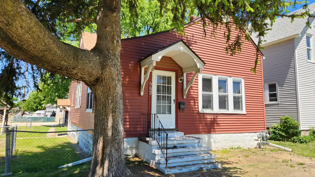 562 7 Avenue S, Clinton, IA 52732 - #1