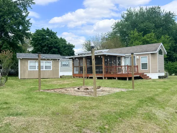 29-379 Woodhaven Lakes, Sublette, IL 61367