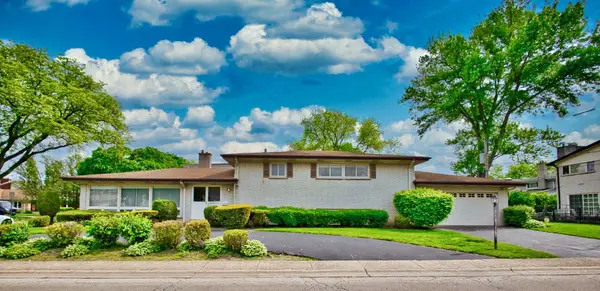 4351 W Chase Avenue, Lincolnwood, IL 60712