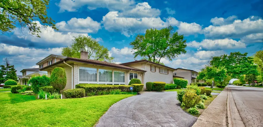 4351 W Chase Avenue, Lincolnwood, IL 60712 - #3