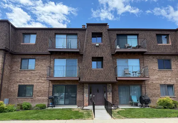718 Cobblestone Circle, Glenview, IL 60025