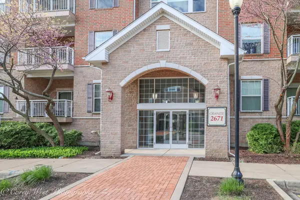 2671 Stone Circle #103, Geneva, IL 60134