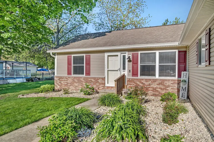 209 N Pine Street, Gardner, IL 60424 - #3