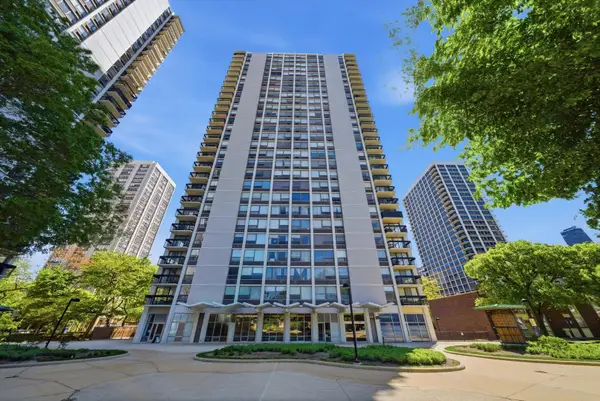 1455 N Sandburg Terrace #1107B, Chicago, IL 60610