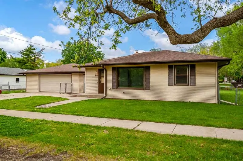 320 E Marshall Street, Belvidere, IL 61008 - #2