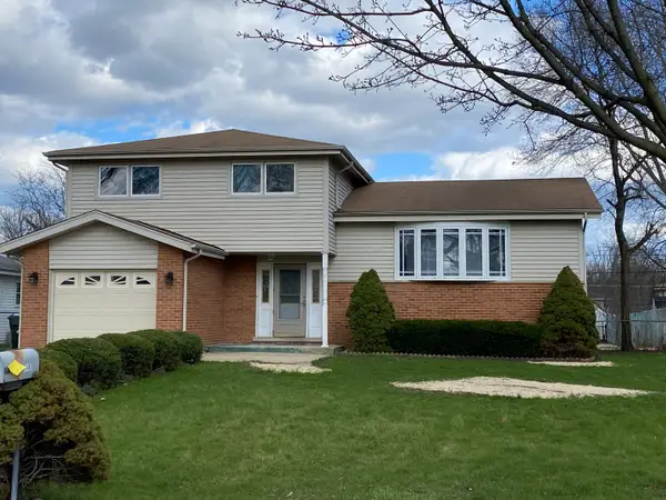 1403 N Sauk Lane, Mount Prospect, IL 60056