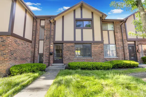 18w266 Knollwood Lane, Villa Park, IL 60181