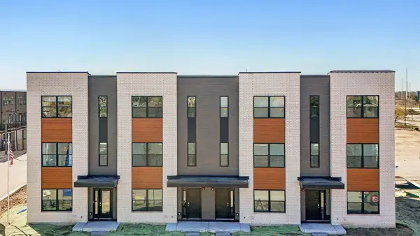 2228 Waters Edge Drive, Schaumburg, IL 60173