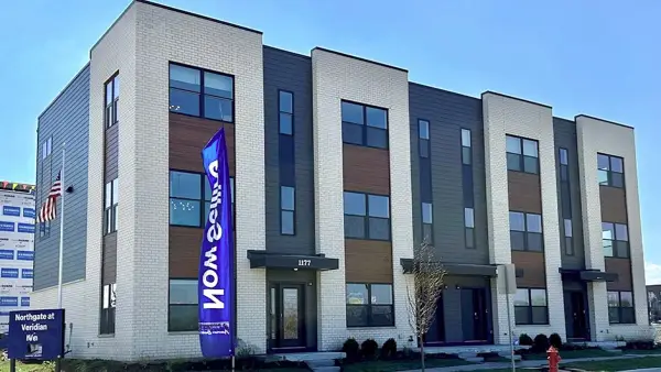 2226 Waters Edge Drive, Schaumburg, IL 60173