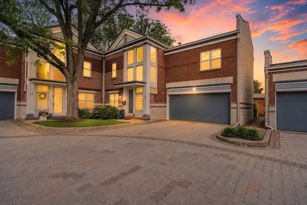 15 Manchester Lane, Elmhurst, IL 60126