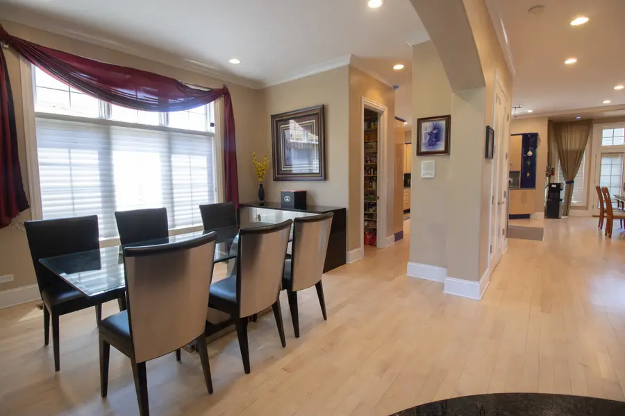 7016 N East Prairie Road, Lincolnwood, IL 60712 - #3