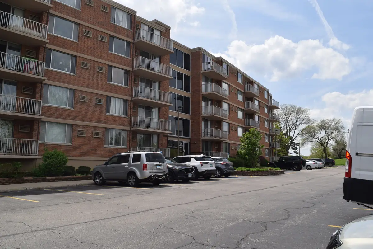 2200 S Stewart Avenue #4B, Lombard, IL 60148 - #1