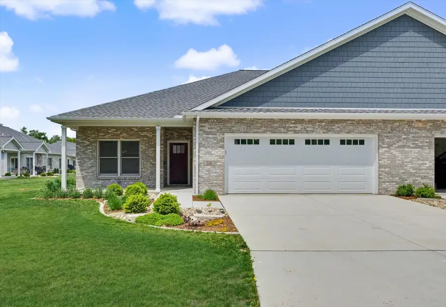 306 E Pine Street, Fairbury, IL 61739 - #2