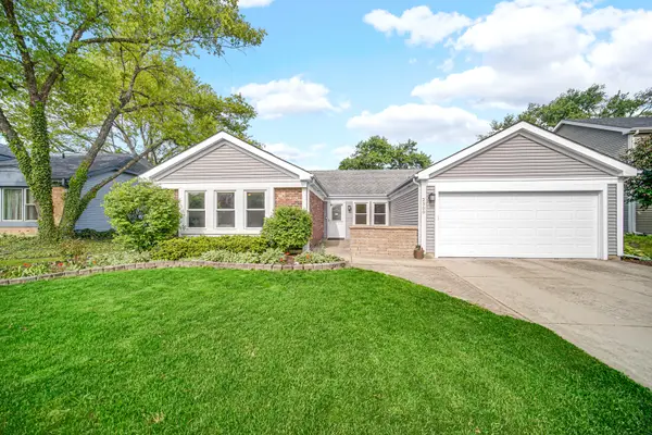 2300 Appleby Drive, Wheaton, IL 60189