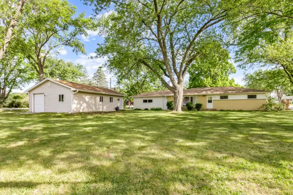 7624 Howe Road, Wonder Lake, IL 60097