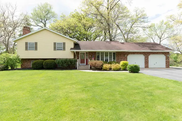 10594 Grover Oaks Road, Roscoe, IL 61073
