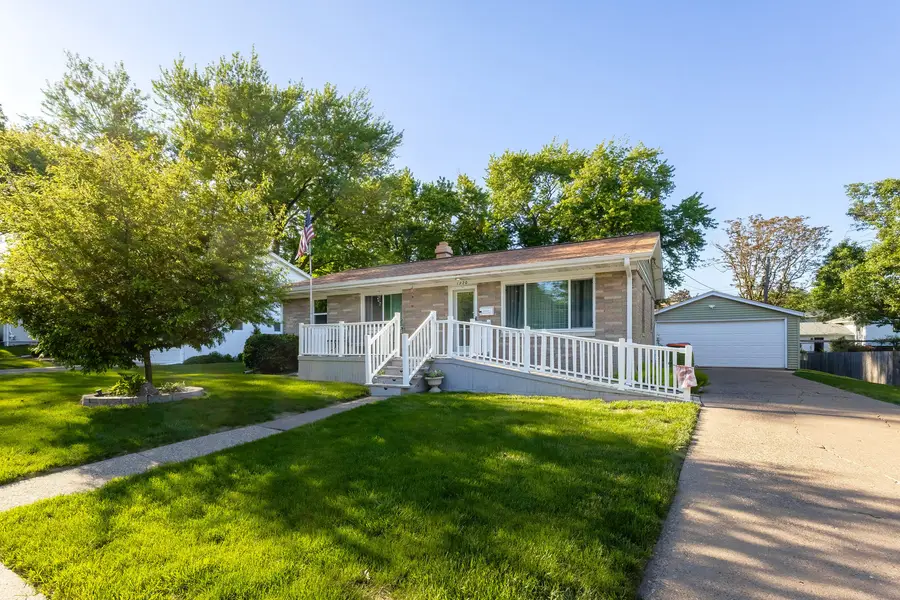 1920 E 31st Street, Davenport, IA 52807 - #2