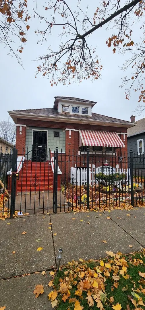 8443 S Manistee Avenue, Chicago, IL 60617