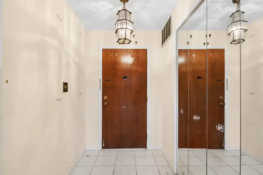 9560 Gross Point Road #409B, Skokie, IL 60076 - #2