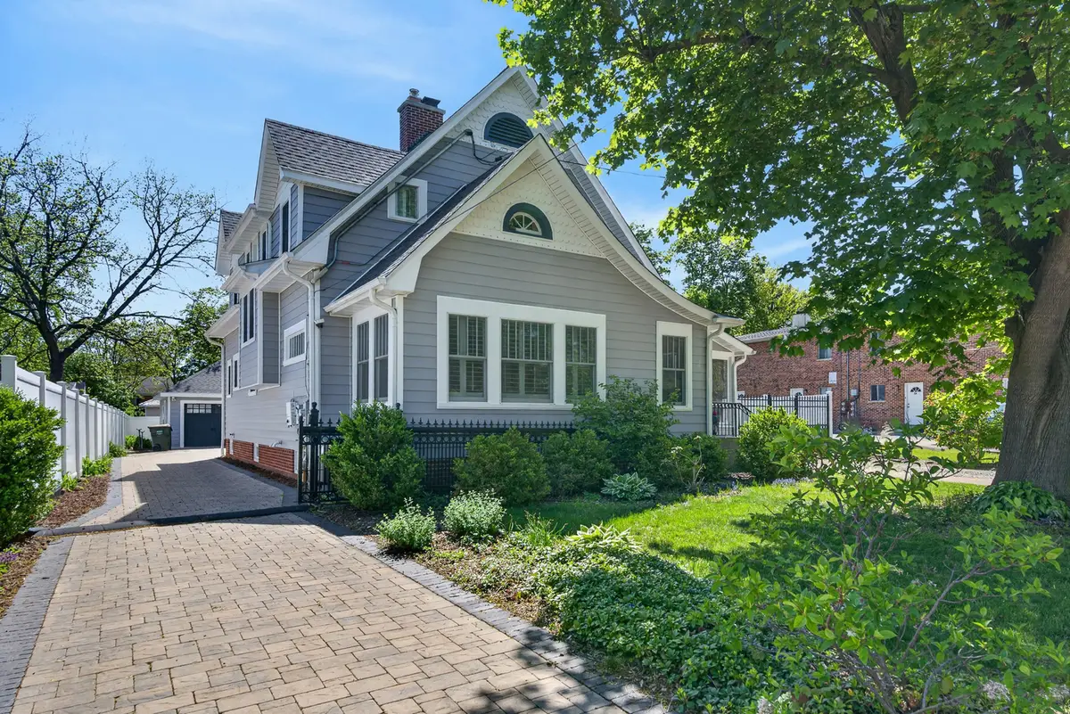 112 Douglas Avenue, Libertyville, IL 60048 - #1