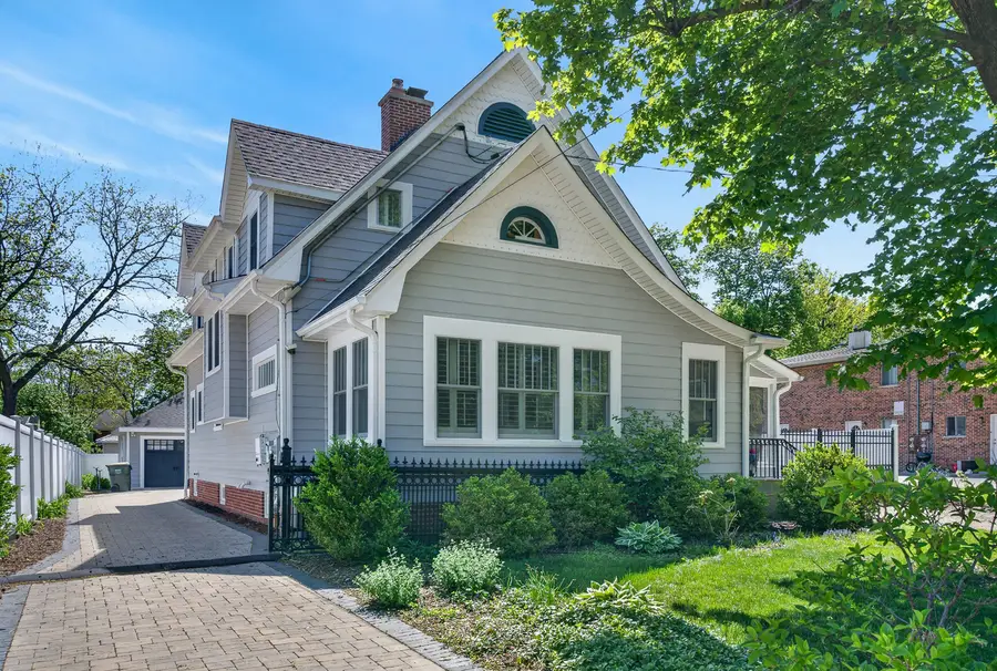 112 Douglas Avenue, Libertyville, IL 60048 - #2