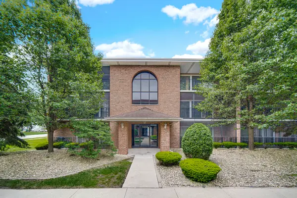 13434 E Circle Drive #404, Crestwood, IL 60418