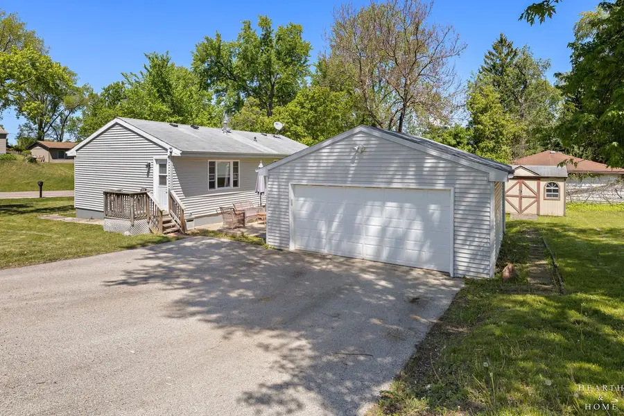 502 E Oak Street, Lake In The Hills, IL 60156 - #3