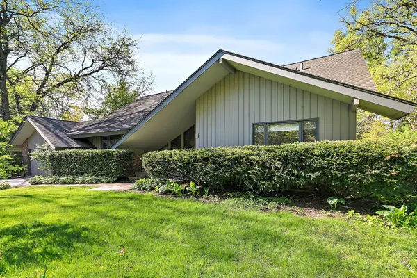 7211 Oakwood Lane, Crystal Lake, IL 60012