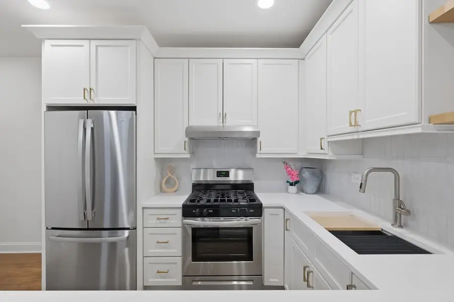 1900 W Oakdale Avenue, Chicago, IL 60657 - #2
